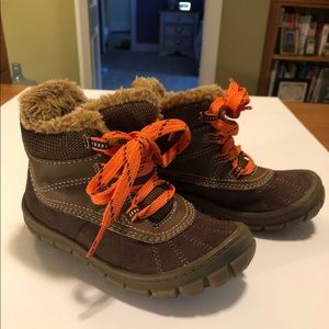 Boys fur lined stylish boots